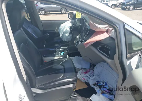 2021 Chrysler Voyager Lxi z USA, uszkodzony, nr VIN 2C4RC1DG4MR504641